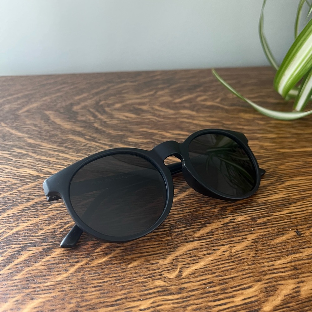 goodr nine dollar pour over sunglasses